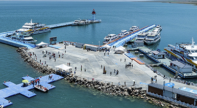 青海共和：青海湖美景引客來(lái)